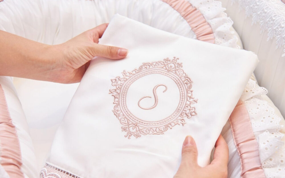 JOGO-DE-LENCOL-BERCO-CAVALINHO-ROSE-BEBE (2)